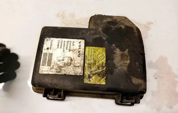 Mitsubishi Colt Fuse box cover 8645259