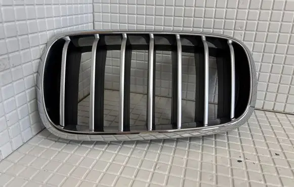 BMW X6 F16 Front bumper upper radiator grill 7316075