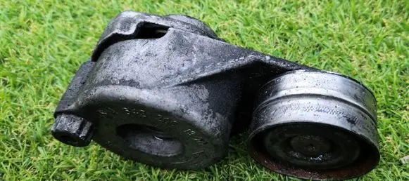 Mercedes-Benz CLS C219 Generator/alternator belt tensioner A6422001370