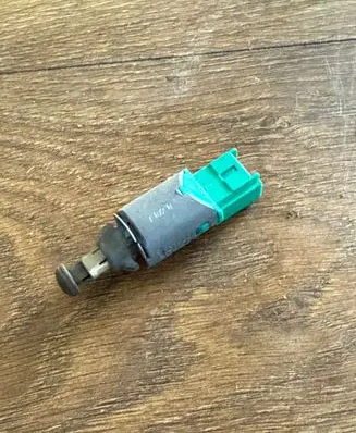 Renault Master III Brake pedal sensor switch 253250007r