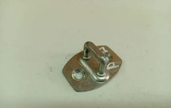 Toyota Auris 150 Front door lock loop/hook striker