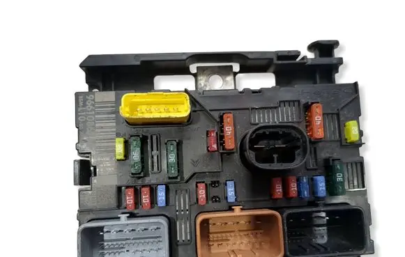 Peugeot 207 Fuse module 9661086980