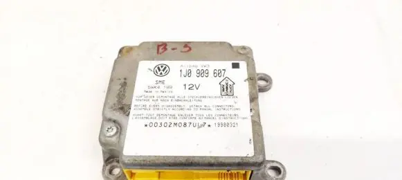 Volkswagen PASSAT B5 Airbag control unit/module 1J0909607 5WK4199