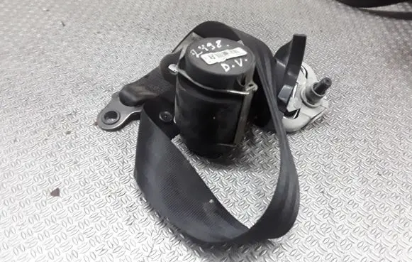 Middle seatbelt (rear)