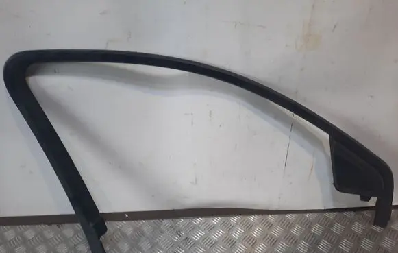 Audi Q5 SQ5 8R Front door glass trim molding 8R0867609