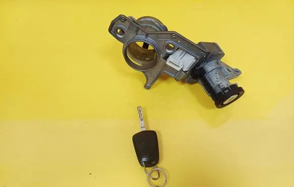 Opel Astra H Ignition lock 23276089