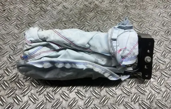 Knee airbag