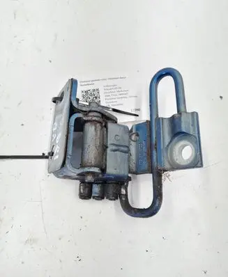 Volkswagen Touran I Front door lower hinge 1T0831412C