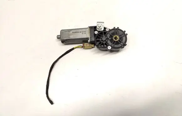 BMW 5 E60 E61 Seat adjustment motor 8316670 0390201999