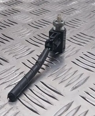 Toyota Avensis T270 Brake pedal sensor switch CV591