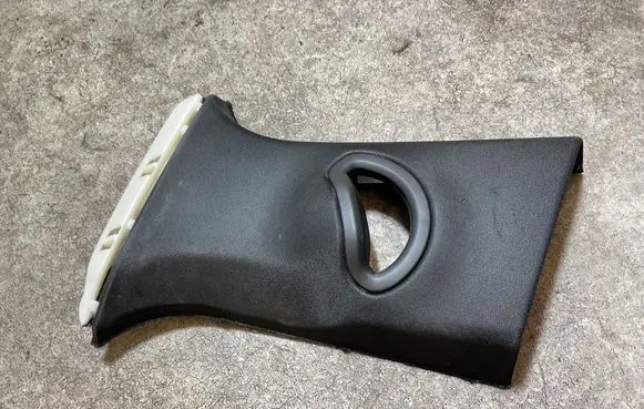BMW i4 (B) pillar trim (bottom) 7490361