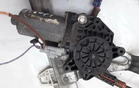 Peugeot 206 Front door window regulator motor