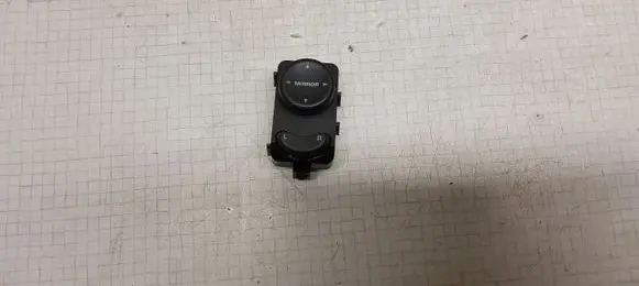 Chrysler Town u0026 Country IV Wing mirror control module 04685317AB