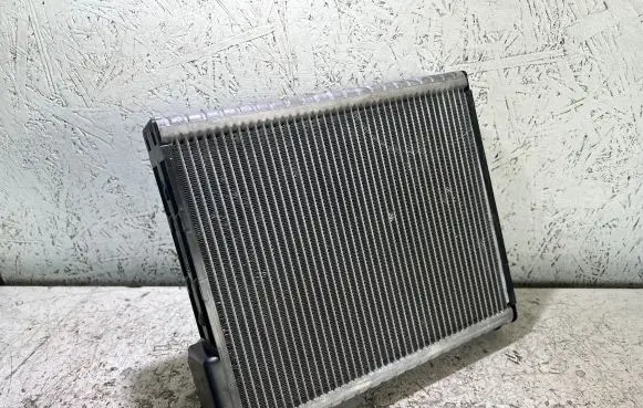 Mercedes-Benz A W176 Air conditioning (A/C) radiator (interior) 