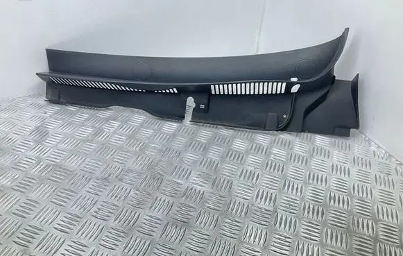 Volkswagen Golf Sportsvan Wiper trim 518819403B