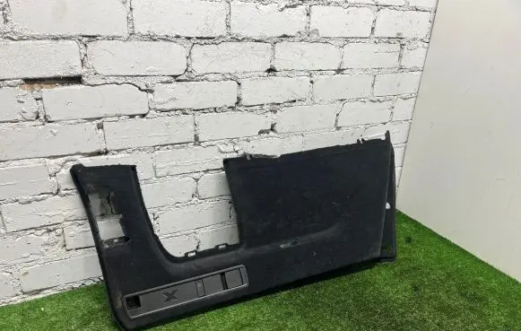 Trunk/boot side trim panel