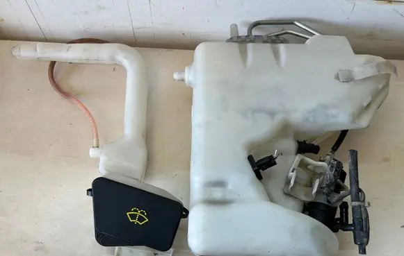 Mercedes-Benz E W211 Windshield washer fluid reservoir/tank 2118600160