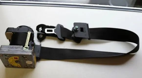 Mercedes-Benz C W203 Front seatbelt A2038600188