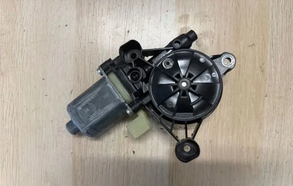 Seat Leon IV Front door window regulator motor 5Q0959801C