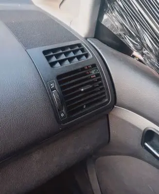 Volkswagen Touran I Dash center air vent grill