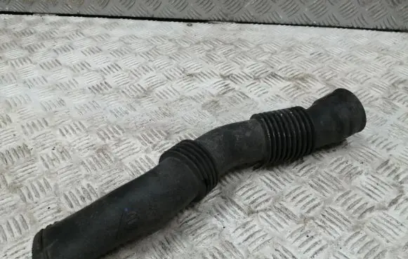 Dacia Duster Air intake duct part 165555736R 70369468 LSA667