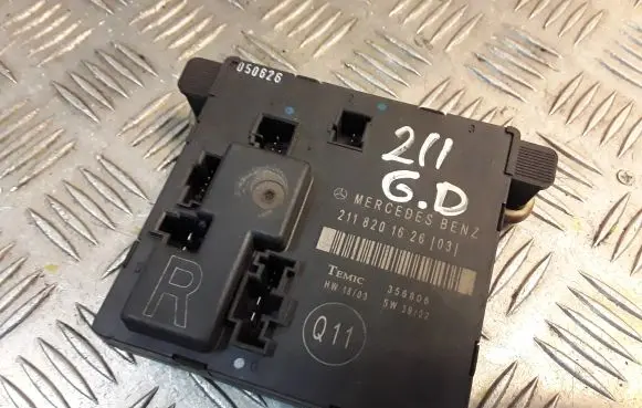 Mercedes-Benz E W211 Door control unit/module 2118201626 A2118201626