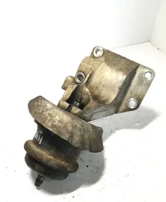 Infiniti FX Engine mount bracket