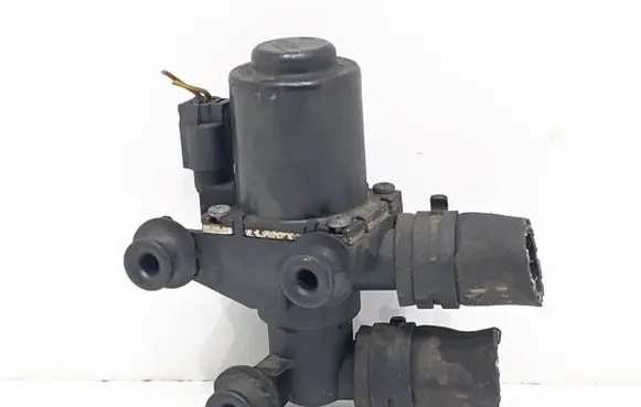 BMW 5 E60 E61 Coolant heater control valve 6920226