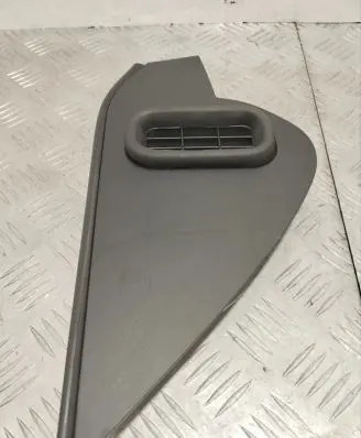 Maserati Quattroporte Dashboard side end trim 670010230