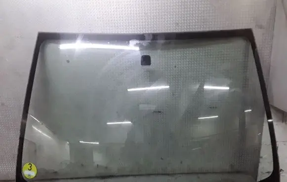 Toyota Yaris Front windscreen/windshield window 