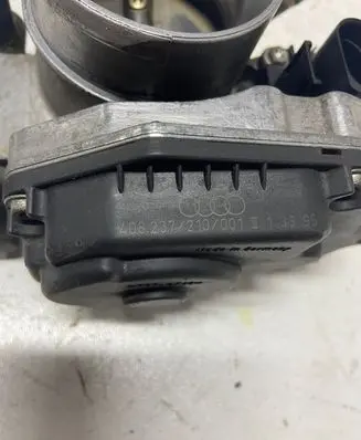 Audi A4 S4 B5 8D Throttle valve 408237210001