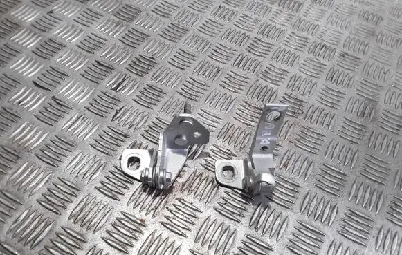 Rear door hinge set
