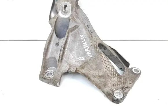Engine mounting bracket