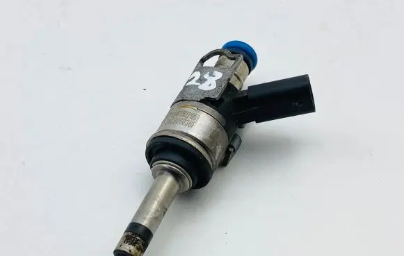 Audi Q7 4M Fuel injector 206C906036F