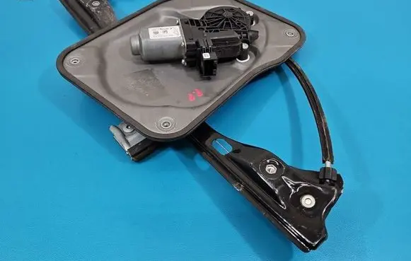 Skoda Fabia Mk2 (5J) Front door window regulator with motor 6R0959802AQ IMPRK1571589