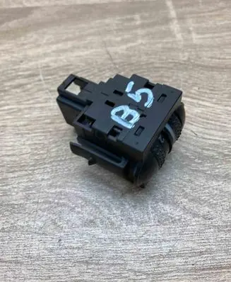 Volkswagen PASSAT B5 Headlight level height control switch 3B0941333C