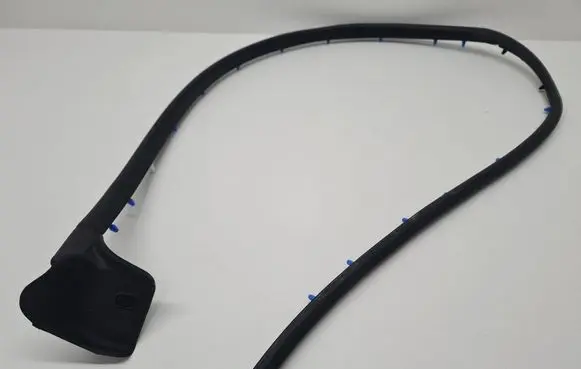 Opel Corsa F Front door rubber seal 3559291