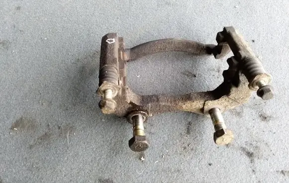 Nissan Primera Front Brake Caliper Pad/Carrier 