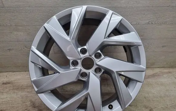 Volkswagen Tiguan R18 alloy rim 5NA601025AD