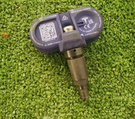Tesla Model Y Tire pressure sensor 1472547G 149070101D