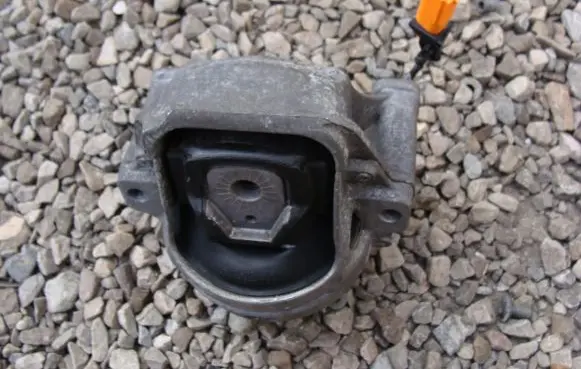 Audi Q5 SQ5 Engine mount vacuum valve 8R0199381Q