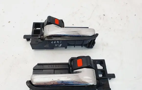 Daihatsu Sirion Front door interior handle 