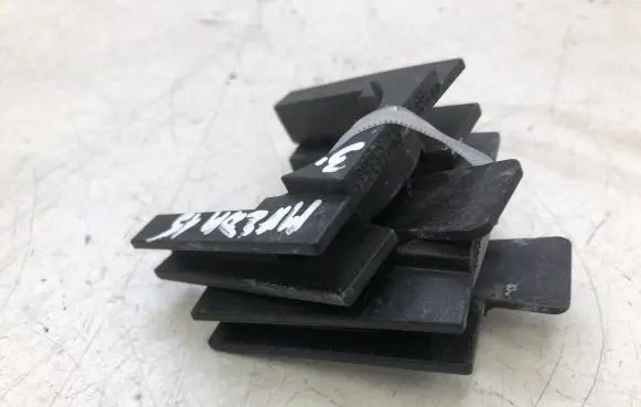 Mazda 3 III Radiator mount bracket PE0115241