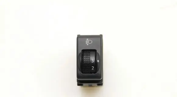 Nissan Juke I F15 Light switch