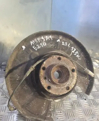 Mercedes-Benz E W210 Rear wheel hub 