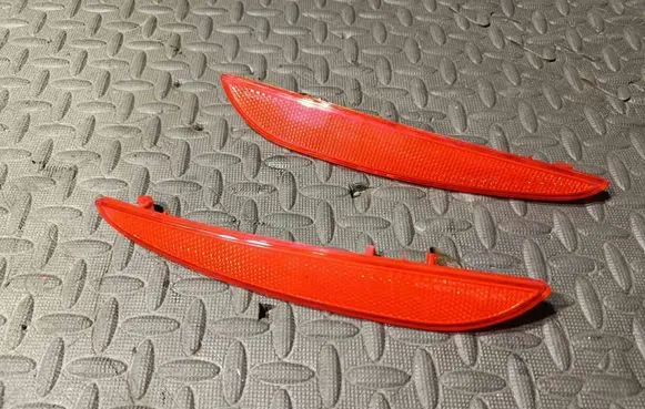 Maserati Quattroporte Rear tail light reflector 670001634 670001633
