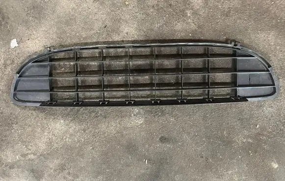 Front bumper lip