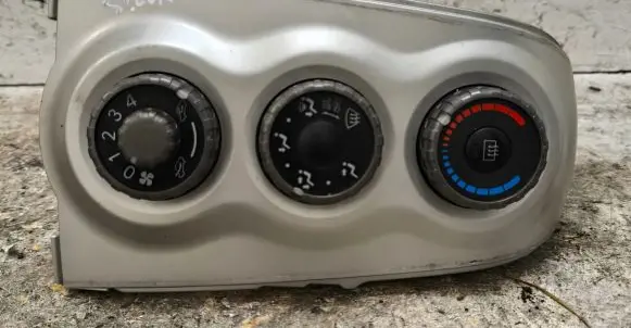 Toyota Yaris Climate control unit