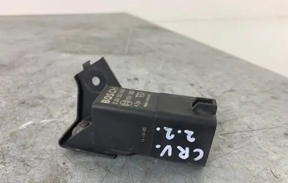 Honda CR-V Glow plug pre-heat relay 0281003056