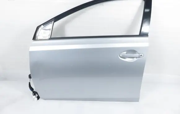 Toyota Auris E180 Front door 